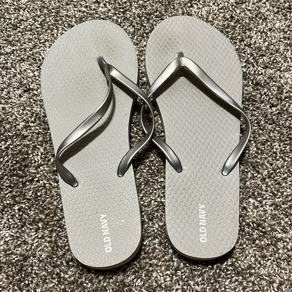 Old Navy silver flip flops